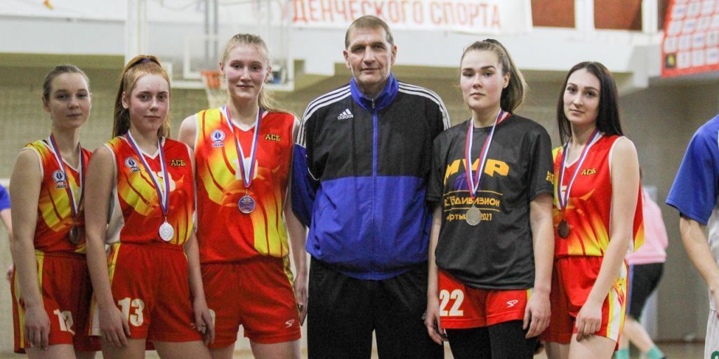 Женская баскетбольная команда СибАДИ серебряный призер студенческих соревнований