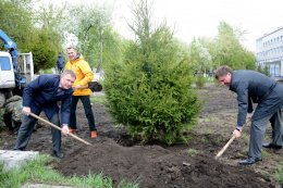 Сквер выпускников СибАДИ – символ связи поколений
