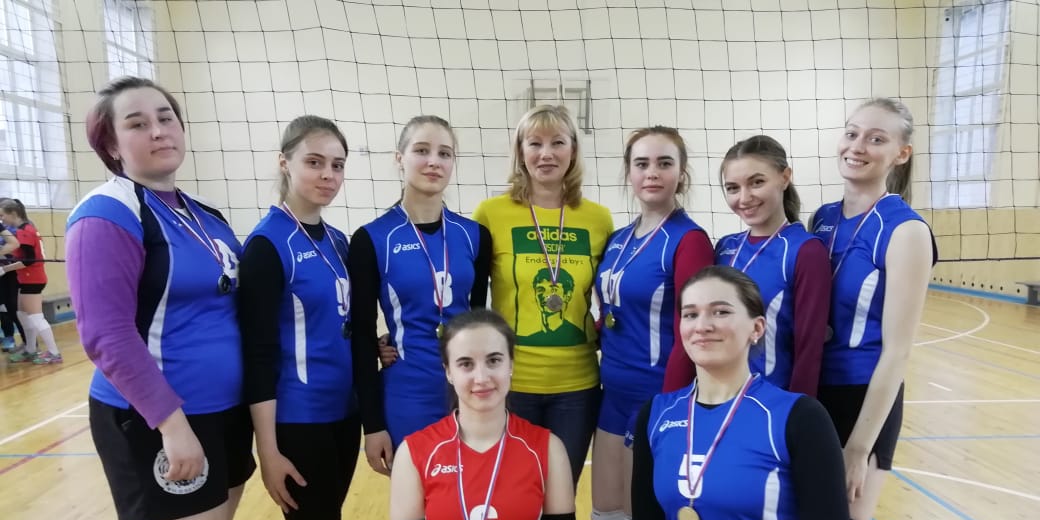 В СибАДИ прошли соревнования по волейболу, посвященные 76-й годовщине Победы в Великой Отечественной войне