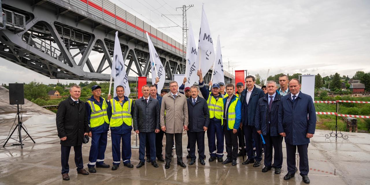 Новый железнодорожный мост через реку Омь